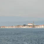 Holiday home Casa Monterosso - Great Sea View, Free Parking, Large Terrace, Near The Sea Crveni Vrh