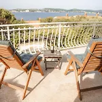 Casa Monterosso - Great Sea View, Free Parking, Large Terrace, Near The Sea Holiday home Crveni Vrh