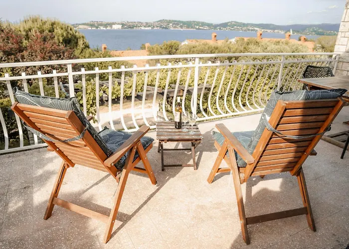 Casa Monterosso - Great Sea View, Free Parking, Large Terrace, Near The Sea Vakantiehuis Crveni Vrh